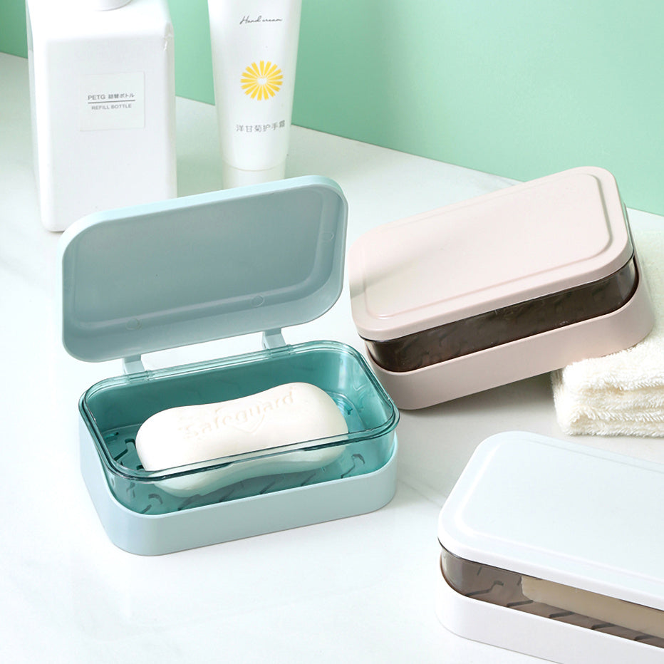 Boîte à savon en plastique colorée pour salle de bain.