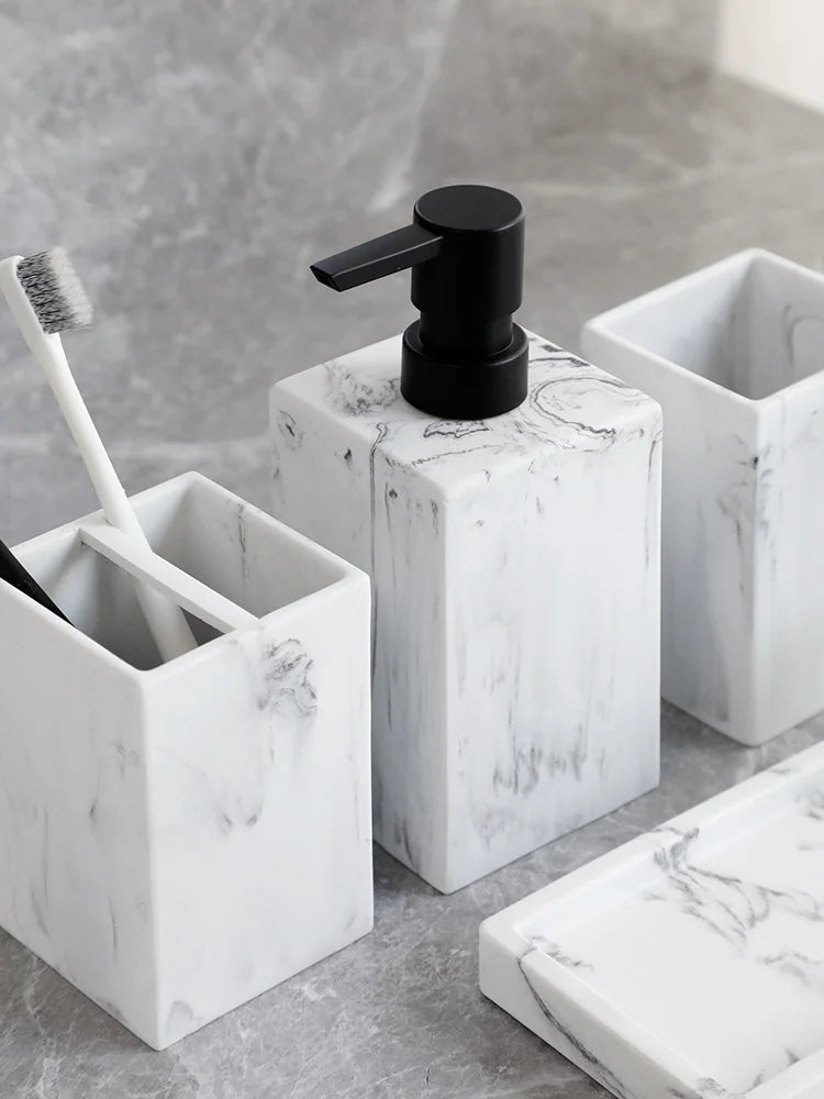Set pour salle de bain blanc moderne avec distributeur savon et porte brosse à dent
