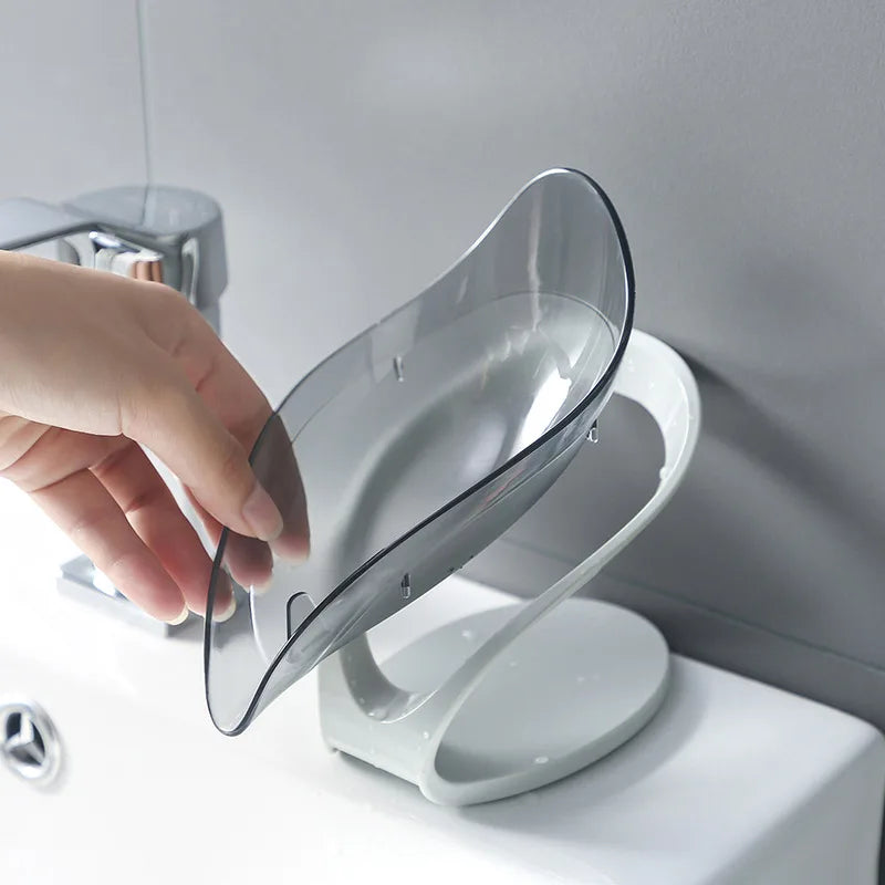 Ce porte-savon mural en forme de feuille, en plastique ABS, combine style et fonctionnalité. Grâce à son système d'écoulement automatique et à son plateau amovible, il garde votre savon sec et facile à nettoyer.